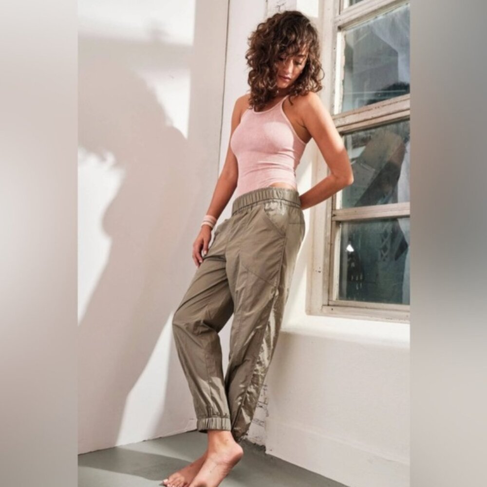 FREE PEOPLE MOVEMENT The Way Home Joggers Woman's Sz XS Windbreaker Pants Green